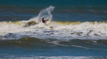 Notícia - Associação de Surf realiza competição na Festa do Peixe