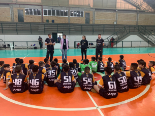 Notícia - Com parceria duradoura, Anjos do Futsal atende 60 crianças no Colégio Unesc