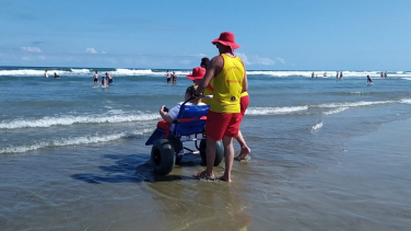 Notícia - Cadeiras flutuantes serão distribuídas em praias do sul catarinense