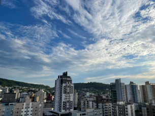 Notícia - Sexta-feira de calor e chuva no Sul catarinense