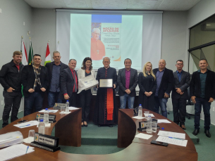 Notícia - Cardeal Dom Leonardo Ulrich Steiner recebe Moção de Aplauso em Forquilhinha