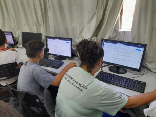 Notícia - Desenvolvimento de currículos é estimulado no Clube Jovem Empreendedor em Criciúma