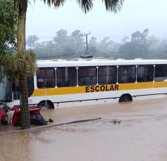 Notícia - Em alerta, Içara tem estradas bloqueadas devido às chuvas