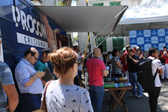 Notícia - Procon Móvel de Criciúma atende consumidores em horário especial de Natal