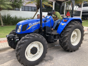 Notícia - Içara recebe mais um trator agrícola New Holland