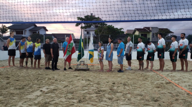 Notícia - Segundas e quartas-feiras têm campeonato de vôlei na Praça da Terceira Idade