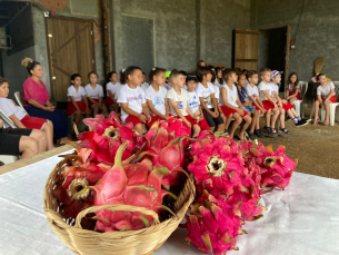 Notícia - Colônia de férias de Içara leva alunos à plantação de pitaya