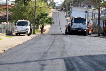 Notícia - Rua Dom Paulo Evaristo Arns recebe uma nova capa asfáltica em Criciúma