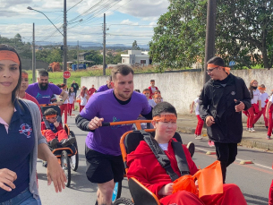 Notícia - Içara: Escola Quintino Rizzieri realiza pequena maratona com o tema inclusão 