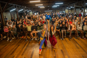 Notícia - Mais de 15 mil pessoas prestigiaram o 4º Festival Nacional de Teatro Revirado