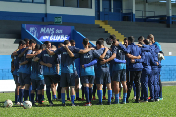 Notícia - Depois da eliminação, o campeonato do Caravaggio fora das quatro linhas