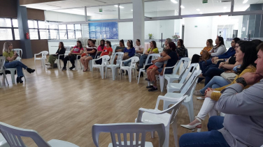 Notícia - Mais de 30 mamães e gestantes participam de curso sobre amamentação