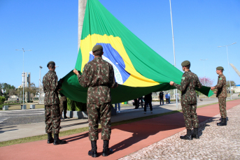 Notícia - Troca da Bandeira do Brasil marca o início da Semana da Pátria em Criciúma