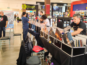 Notícia - Feira do Vinil e Colecionismo traz milhares de itens antigos ao Criciúma Shopping