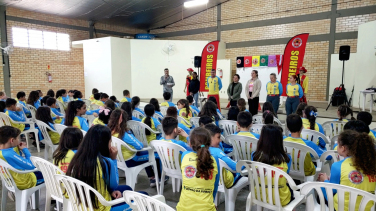 Notícia - Alunos de Morro da Fumaça aprendem sobre cuidados na água no Projeto Golfinho