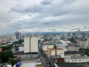 Notícia - Terça-feira será de tempo fechado e chuva fraca ao longo do dia (ÁUDIO)