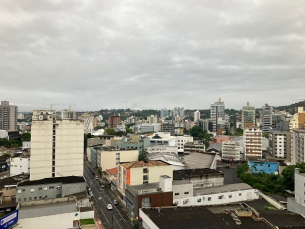 Notícia - Tempo nublado e chuvoso prossegue nesta terça-feira em Criciúma e região (ÁUDIO)