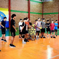 Notícia - Atletas da FME de Criciúma participam de acampamento de voleibol