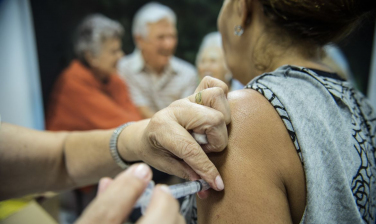 Notícia - Mais de 43 milhões de pessoas se vacinaram contra gripe no Brasil