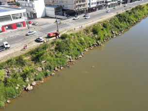 Notícia - Veículo é encontrado submerso no rio Tubarão