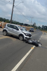 Notícia - Acidente entre carro e moto deixa vítima gravemente ferida em Içara