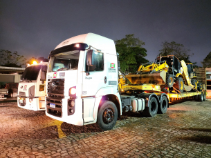 Notícia - Retroescavadeiras e caminhão de Criciúma chegam a Canoas