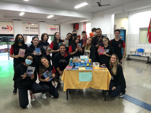 Notícia - Alunos do Colégio Universitário trocam experiências sobre livros e promovem debates