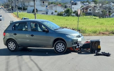 Notícia - Motociclista é levado ao hospital após colisão entre moto e carro em Cocal do Sul