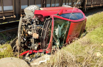 Notícia - Içara: motorista colide contra trem em movimento e fica ferida