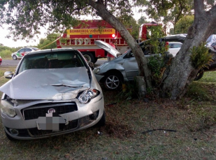 Notícia - Colisão grave envolve três veículos em Jaguaruna 