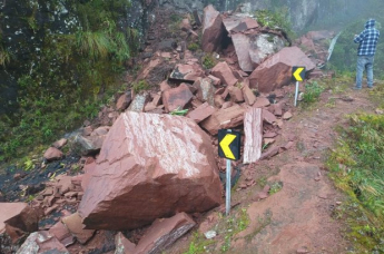 Notícia - Começam trabalhos de desvio de traçado onde houve perda de pista na Serra do Corvo Branco