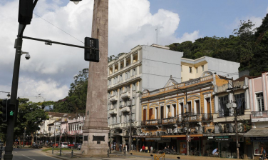 Notícia - Comércio de Petrópolis reabre lojas e conta os prejuízos