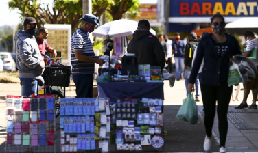 Notícia - Cerca de 1 milhão de pessoas voltaram a procurar emprego, diz IBGE