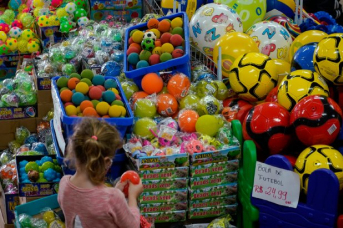 Notícia - Procon e Imetro-SC orientam sobre cuidados na compra de brinquedos