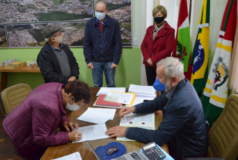 Notícia - Cocal do Sul efetiva aquisição de terreno para nova área industrial