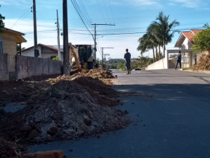 Notícia - Ruas pavimentadas passam por conclusão de calçadas em Içara