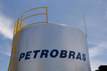 Notícia - Petroleiros iniciam greve; Petrobras quer garantir abastecimento