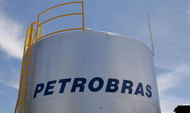 Notícia - Petrobras reduz preço do diesel para distribuidoras