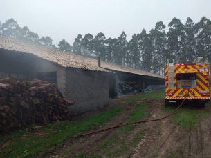 Notícia - Aviário pega fogo em Araranguá