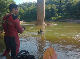 Notícia - Bombeiros encontram o corpo de jovem desaparecido em rio de Orleans