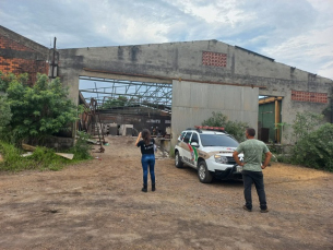 Notícia - Corpo é encontrado em pavilhão abandonado