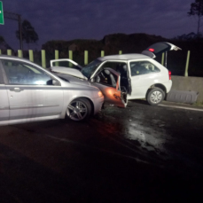 Notícia - Içara: colisão frontal deixa duas pessoas feridas na BR-101