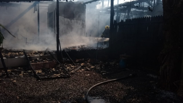 Notícia - Criciúma: duas casas são atingidas por incêndio no bairro Cidade Mineira