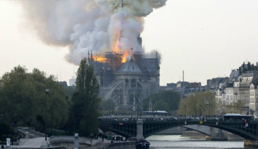 Notícia - Criciumense acompanhou de perto o incêndio na Catedral de Notre-Dame