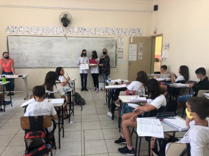 Notícia - Estudantes lançam projeto “caixinha de absorventes”