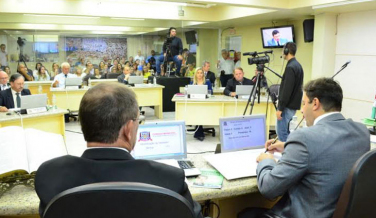 Notícia - Câmara de Vereadores de Criciúma suspensa por sete dias 