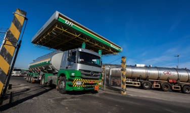 Notícia - Petrobras reduz preço do diesel para as distribuidoras