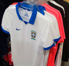 Notícia - 100 Years Challange? Site especializado veste Brasil de branco na Copa América