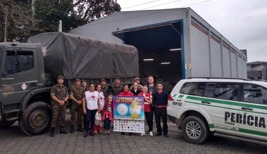 Notícia - Mais de 550 famílias receberam itens da Campanha do Agasalho