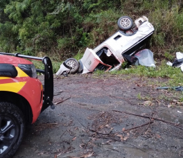 Notícia - Motorista perde o controle e capota veículo em Urussanga